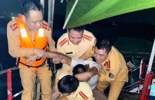 Ông Đỗ Bình Yên gửi thư cảm ơn Phòng Cảnh sát đường thủy, Trạm cảnh sát đường thủy Máy Chỉ đã cứu con trai nhảy cầu tự tử